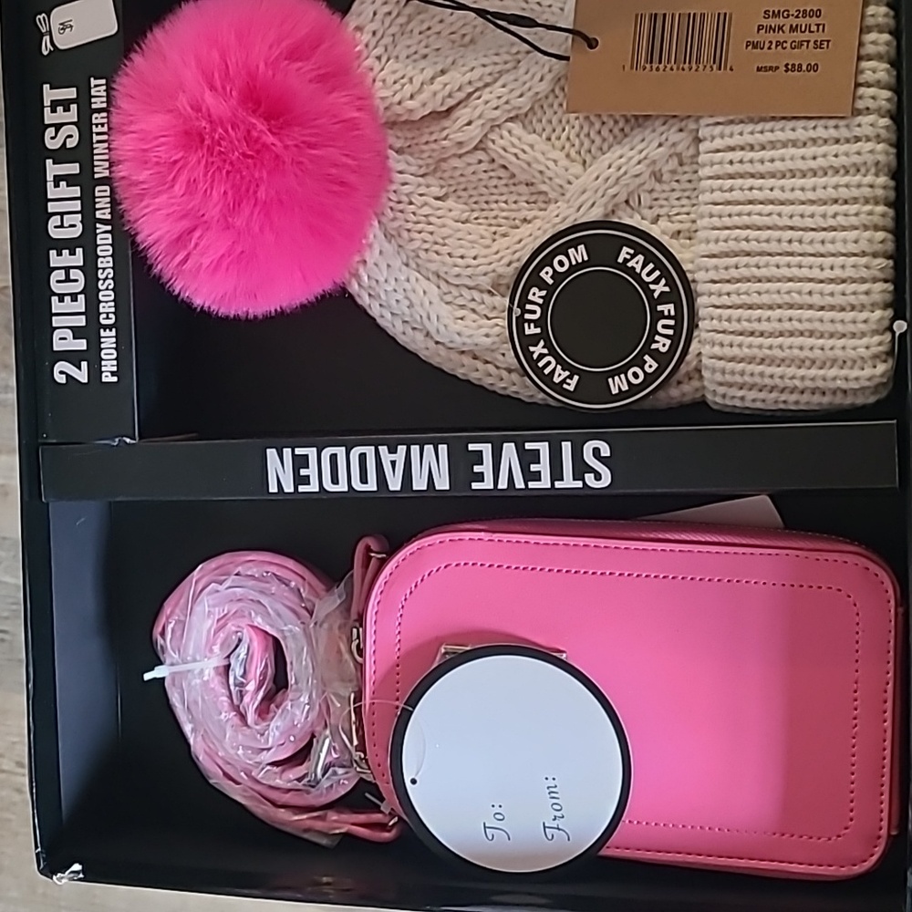 NIB STEVE MADDEN 2 piece gift set phone crossbody & hat pink